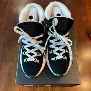 Sorel Out N About III Conquest Women’s Boot- Black-Sea Salt- Size 8